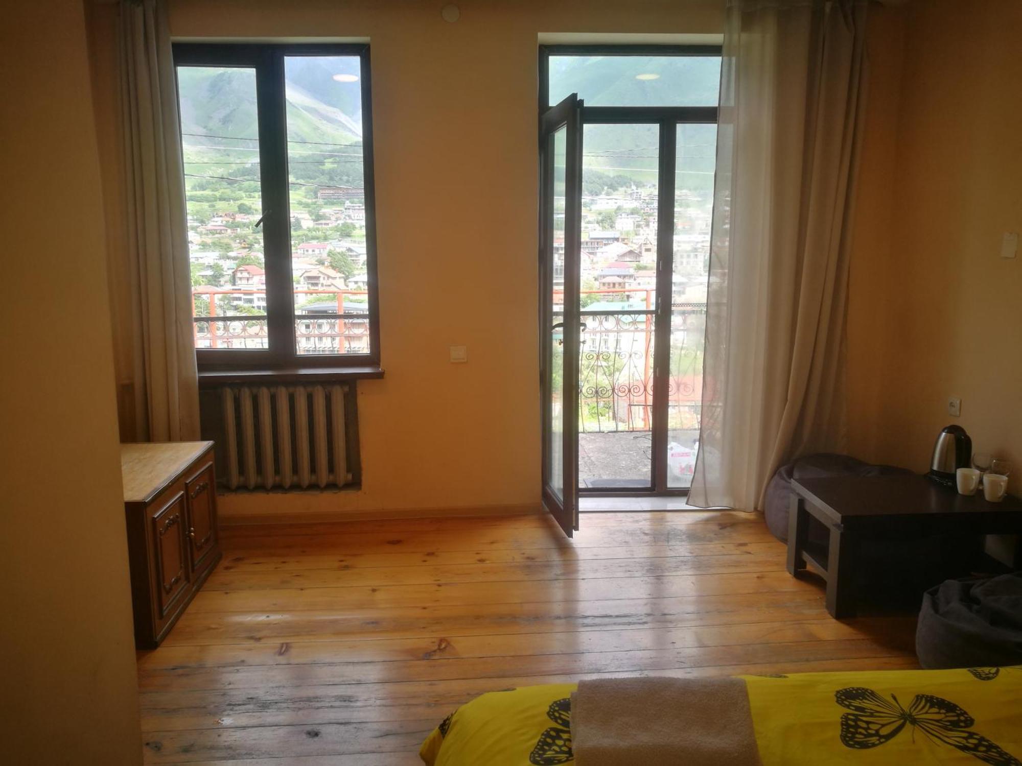 Belas Guesthouse Kazbegi Exterior foto