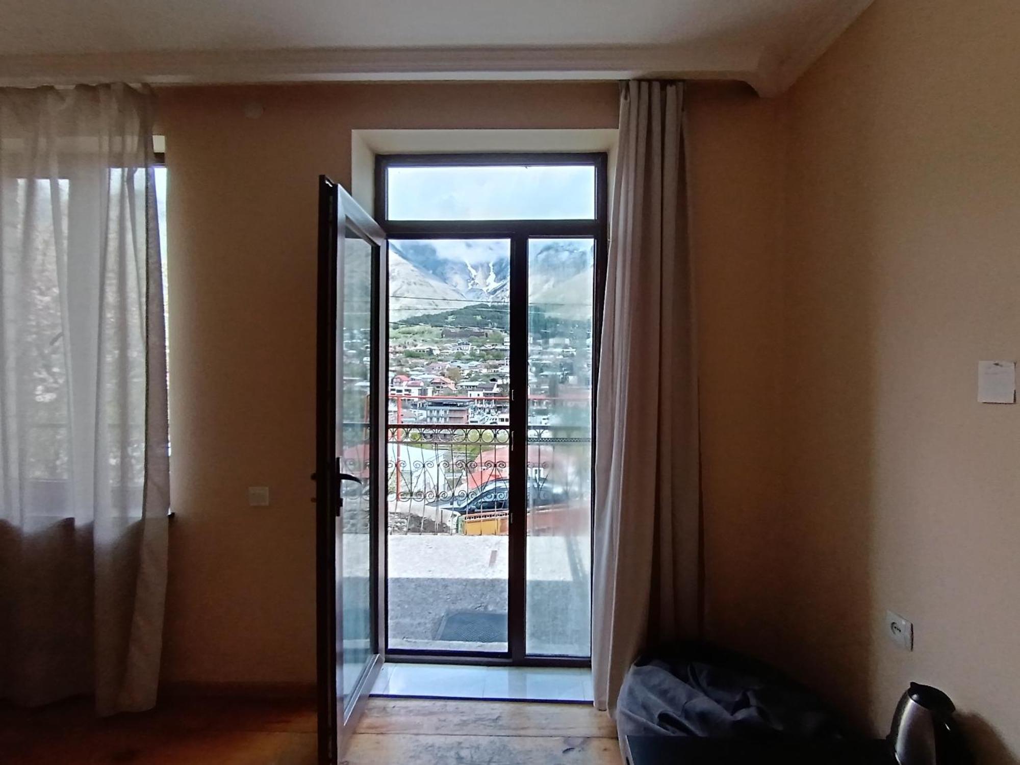 Belas Guesthouse Kazbegi Exterior foto