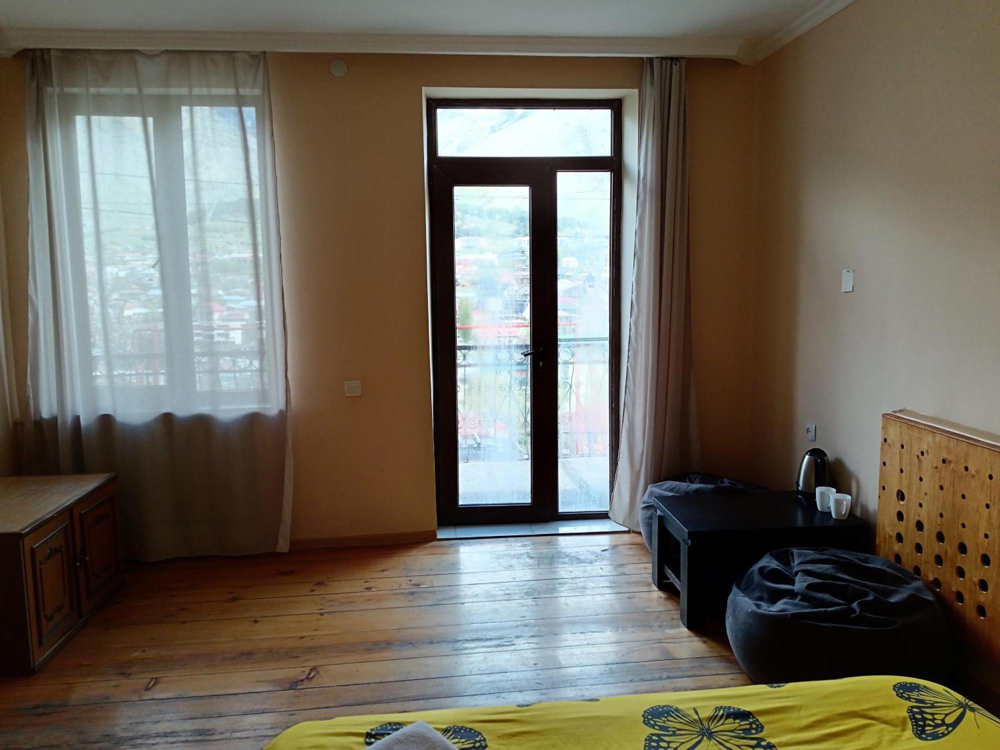 Belas Guesthouse Kazbegi Exterior foto