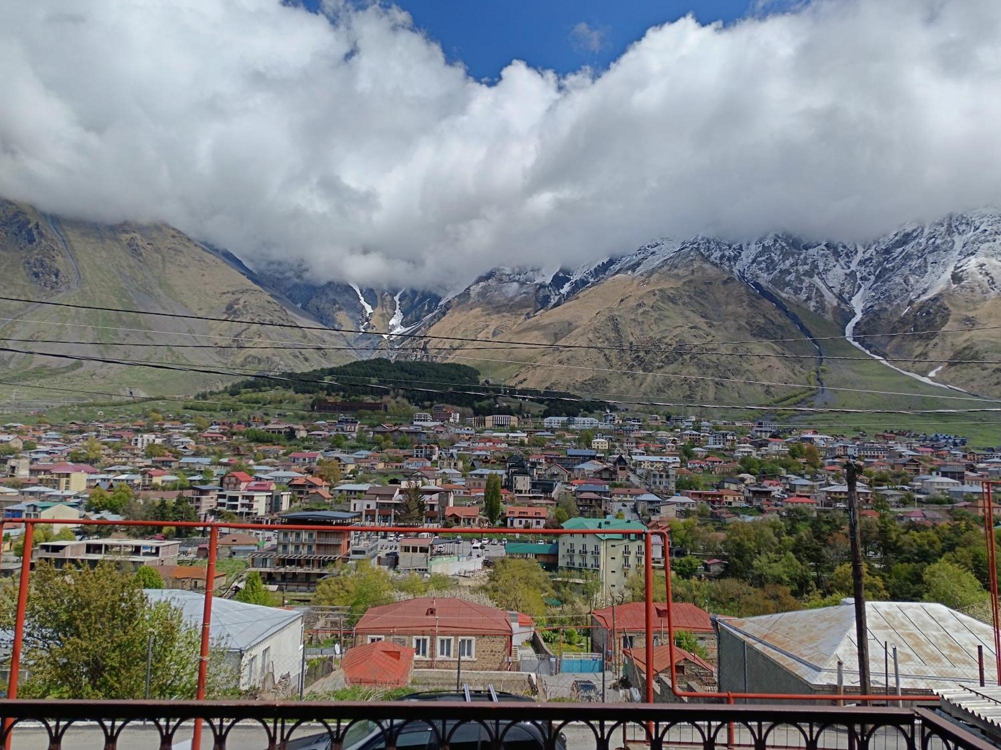 Belas Guesthouse Kazbegi Exterior foto