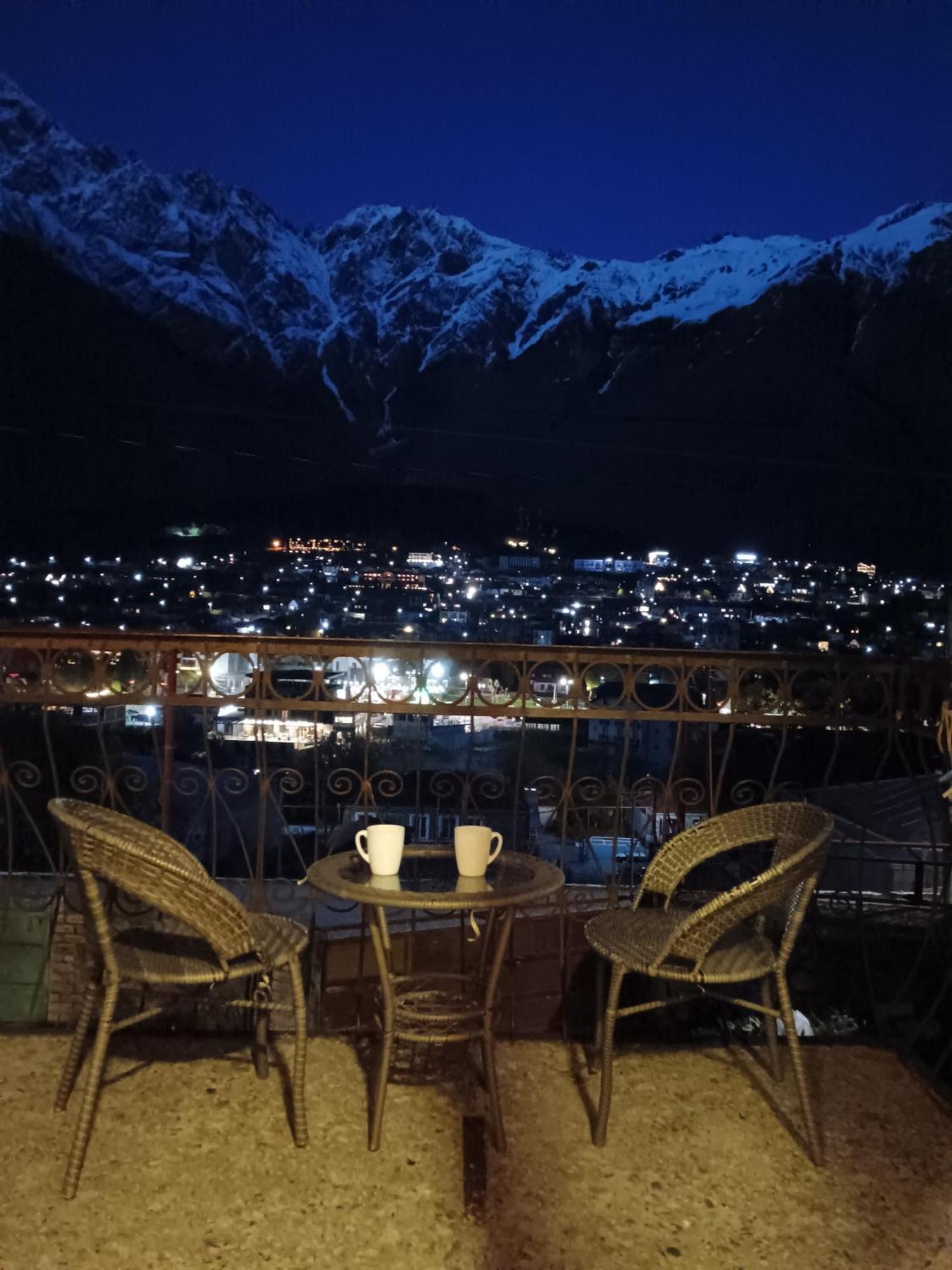 Belas Guesthouse Kazbegi Exterior foto