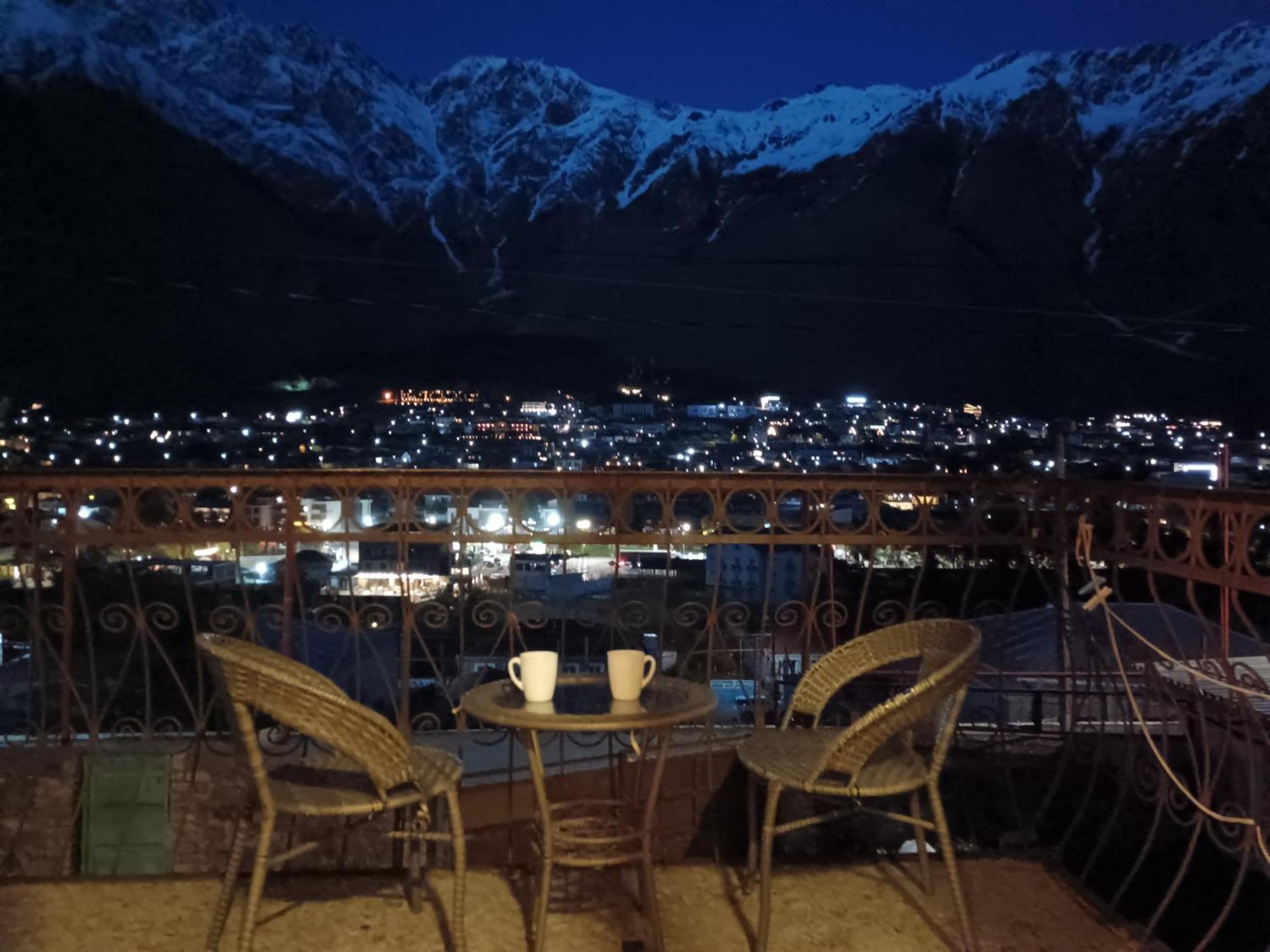 Belas Guesthouse Kazbegi Exterior foto