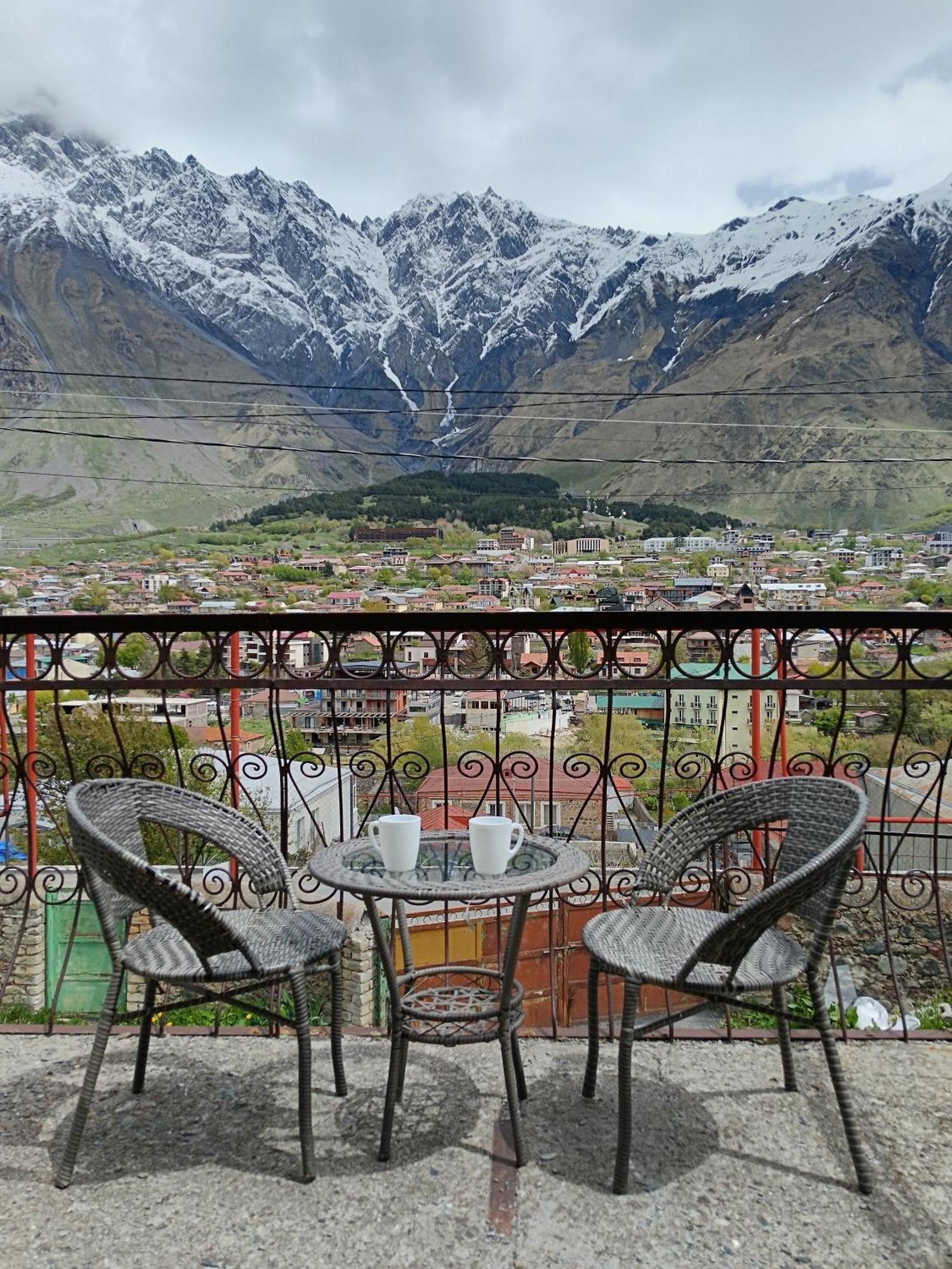 Belas Guesthouse Kazbegi Exterior foto