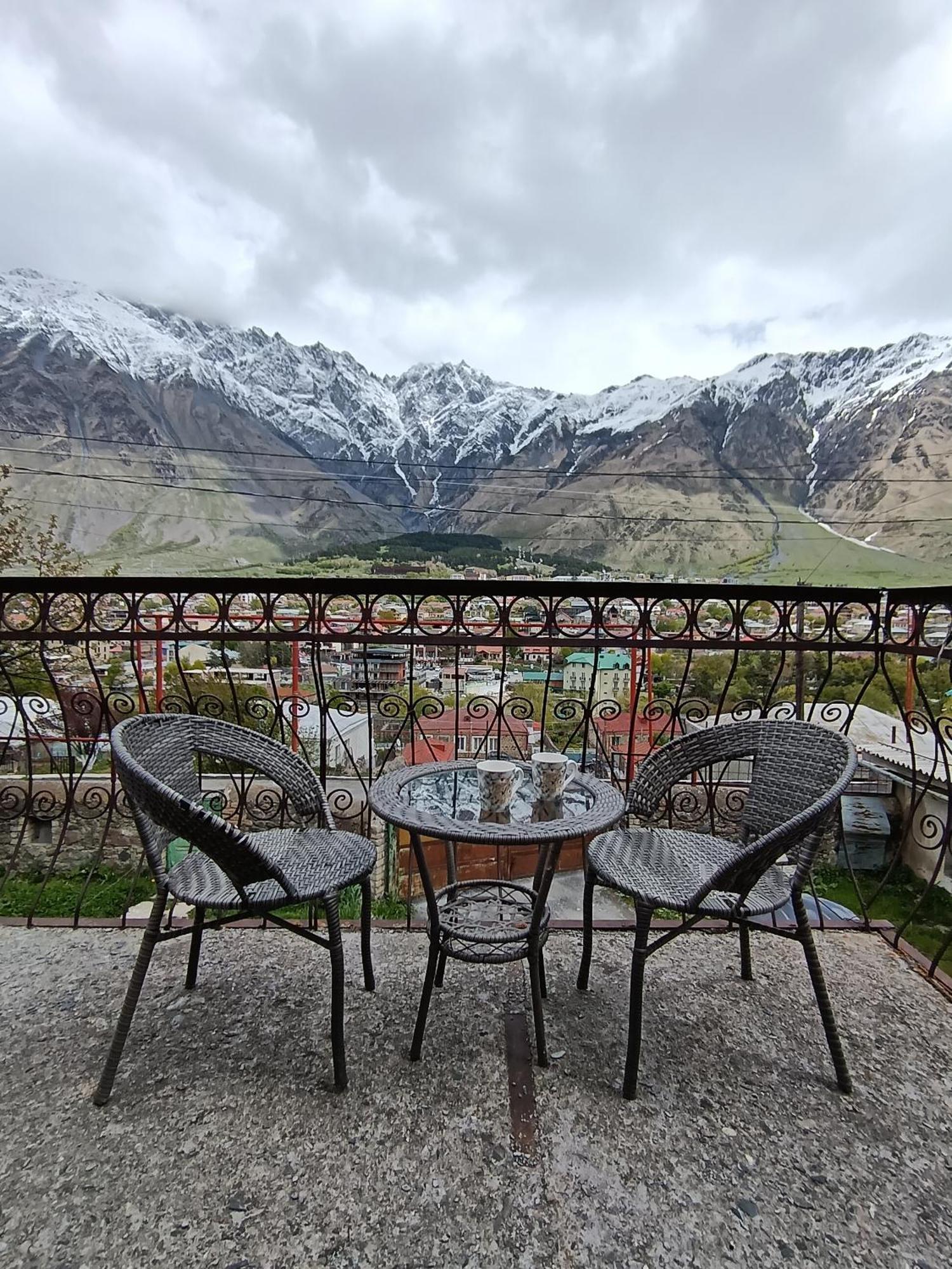 Belas Guesthouse Kazbegi Exterior foto
